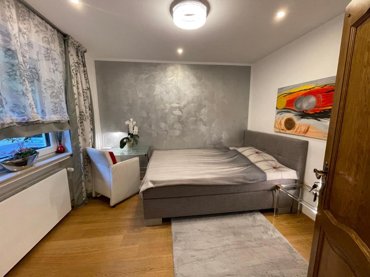 Airport Rooms Waldblick Koln Bagian luar foto