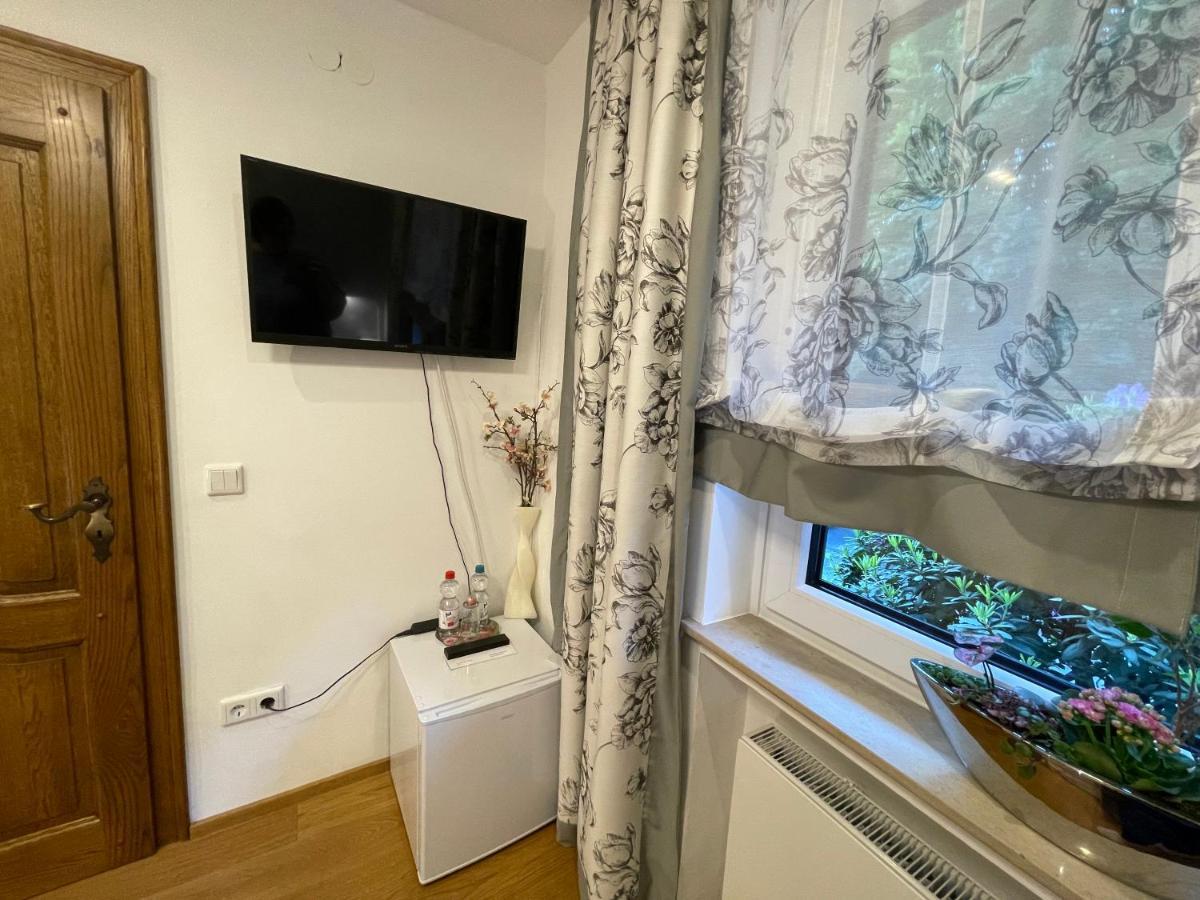 Airport Rooms Waldblick Koln Bagian luar foto