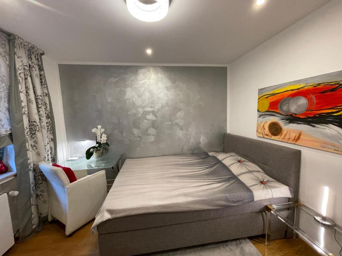 Airport Rooms Waldblick Koln Bagian luar foto