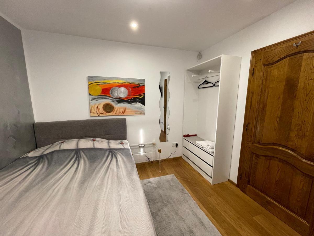 Airport Rooms Waldblick Koln Bagian luar foto