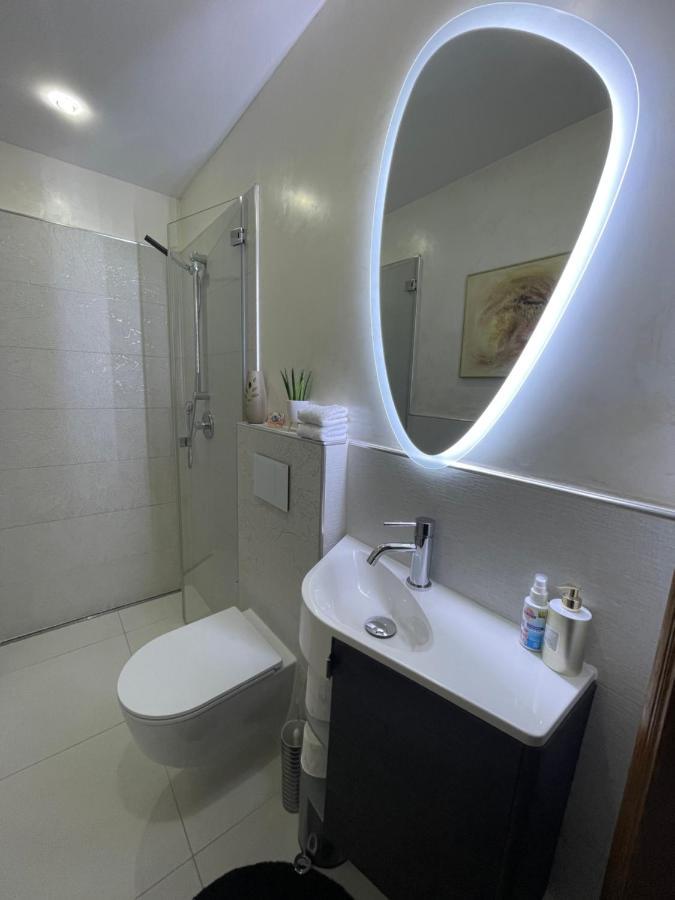 Airport Rooms Waldblick Koln Bagian luar foto